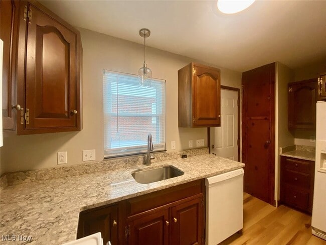 Building Photo - 1093 N Main St