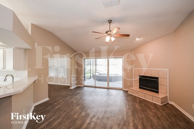 Building Photo - 10785 Las Colinas Way