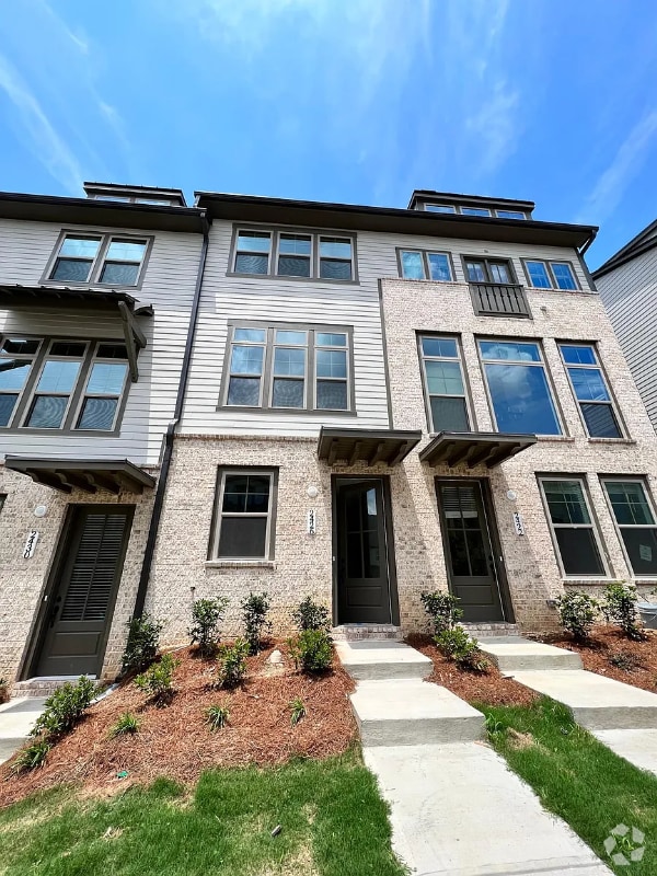 Building Photo - 2426 Figaro Dr