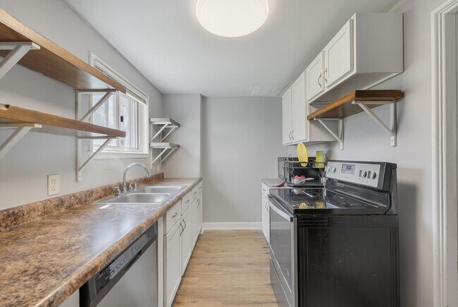 Foto del edificio - 5594 Butternut Ct