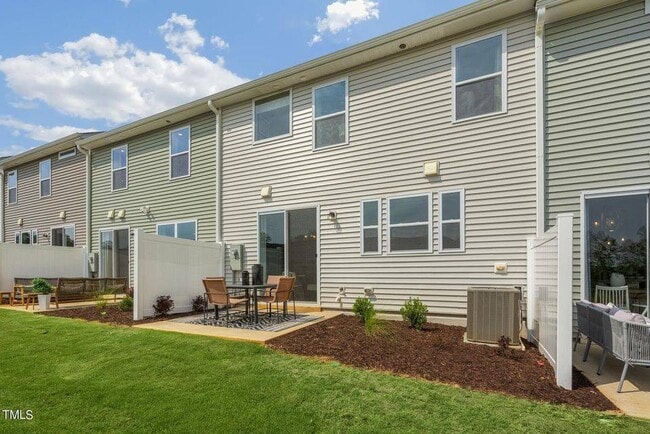 Building Photo - 139 Siebold St