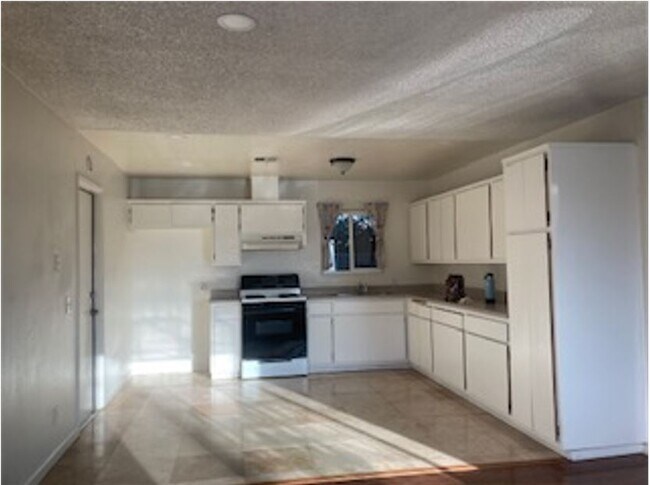 KITCHEN - 32241 Avenue D