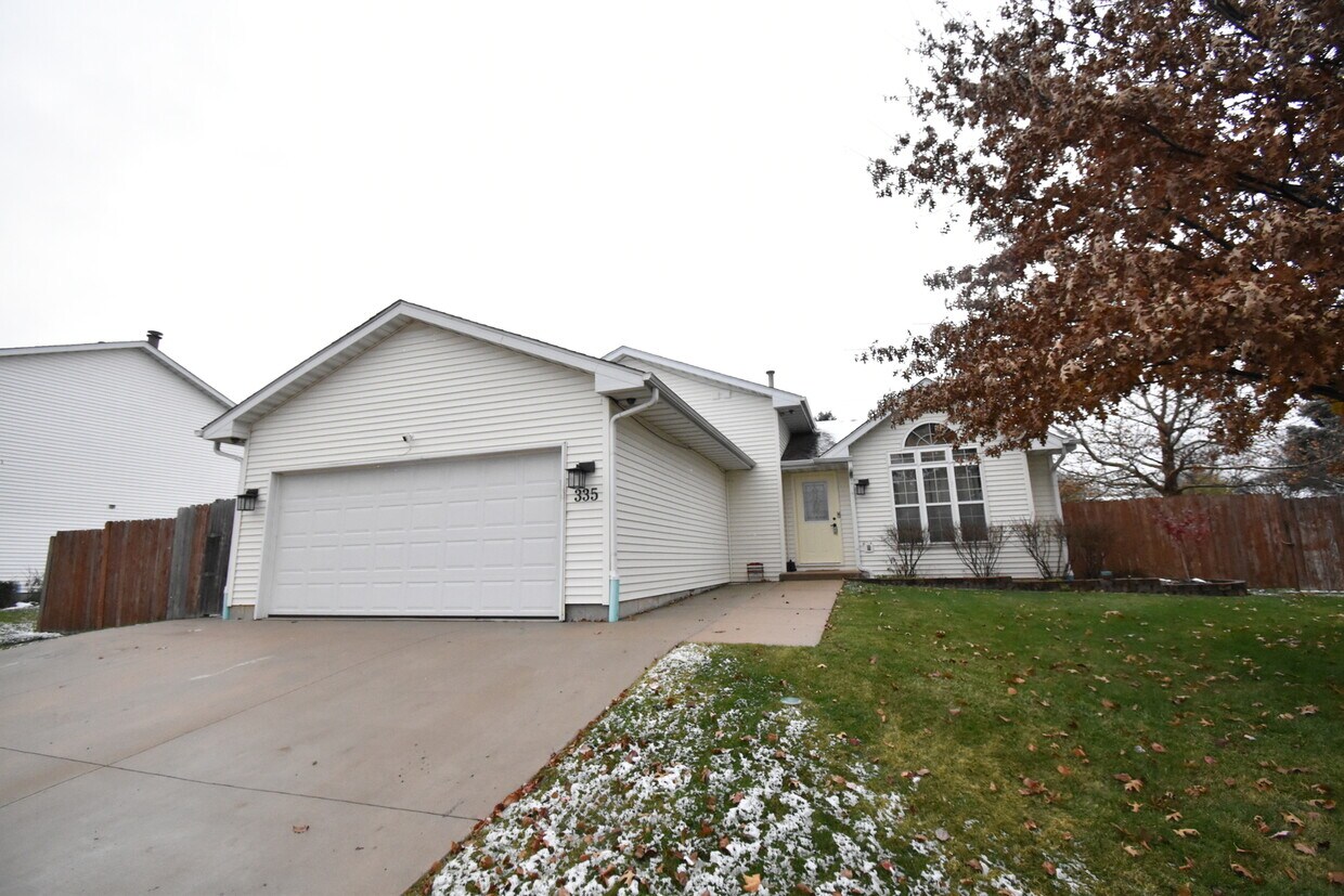 335 Channing Ave, Belvidere, IL 61008 House Rental in Belvidere, IL