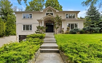 Building Photo - 25 Bay Driveway