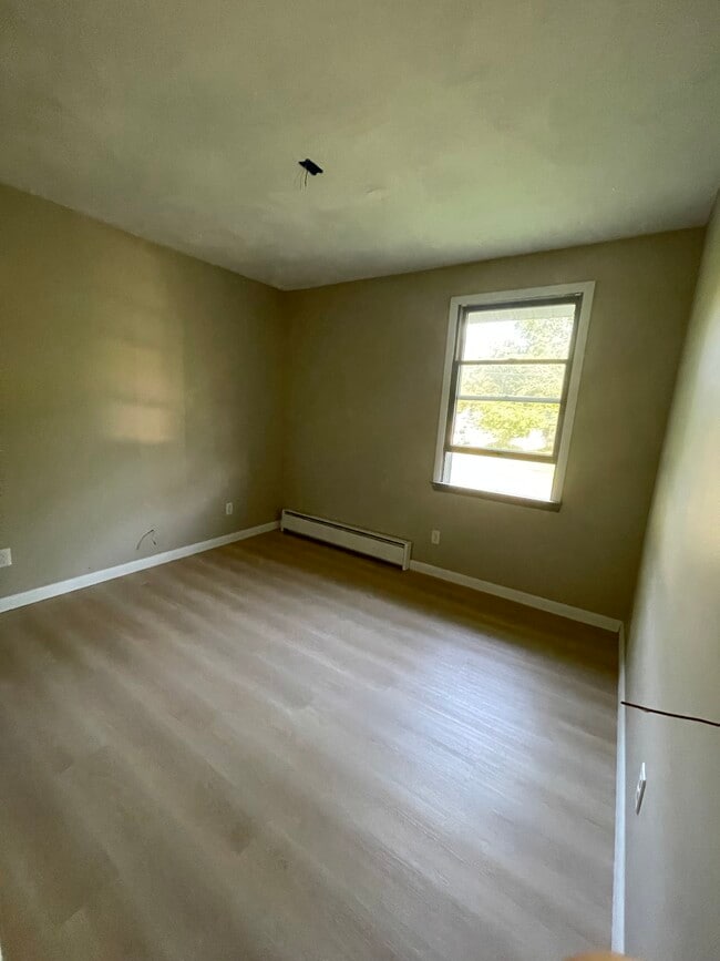 Building Photo - 421 Woodburne Dr