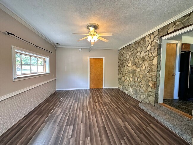 Foto del edificio - Exclusively Offered By Muse Realty Rentals...