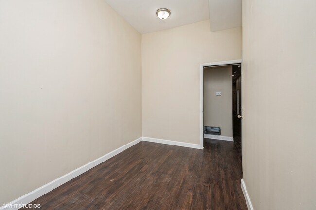 Foto del edificio - 5026 W Madison St
