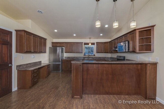 Building Photo - Single Family Home in North Pole