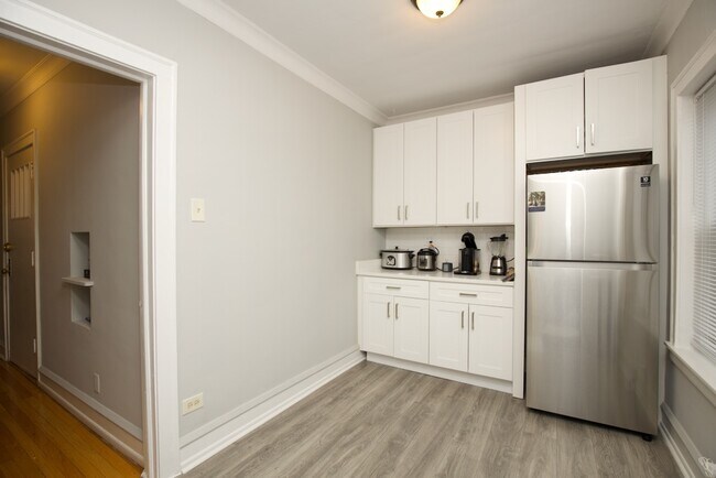 Foto del edificio - 5119 W Montrose Ave