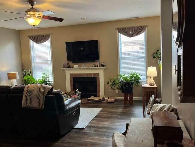Building Photo - 8342 Stark Dr