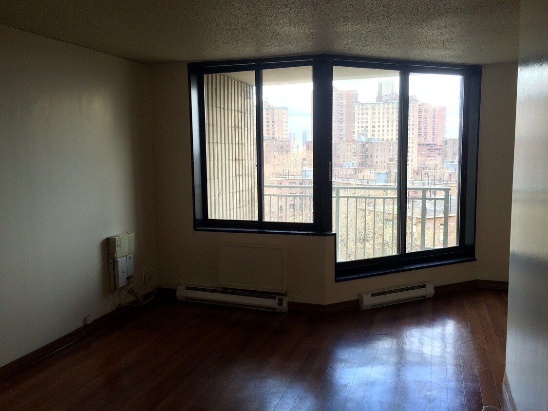 Primary Photo - 402 E 102nd St