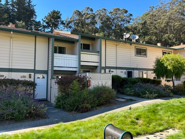 Building Photo - 1365 Terra Nova Blvd