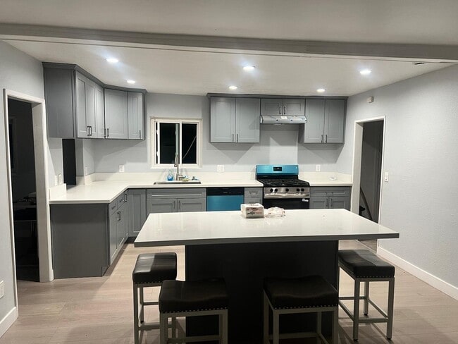 Foto del edificio - 12829 Doty Ave