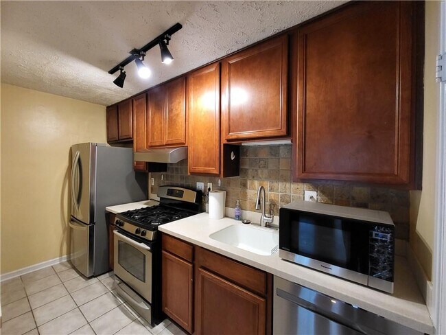 Foto del edificio - 6822 Glenridge Dr