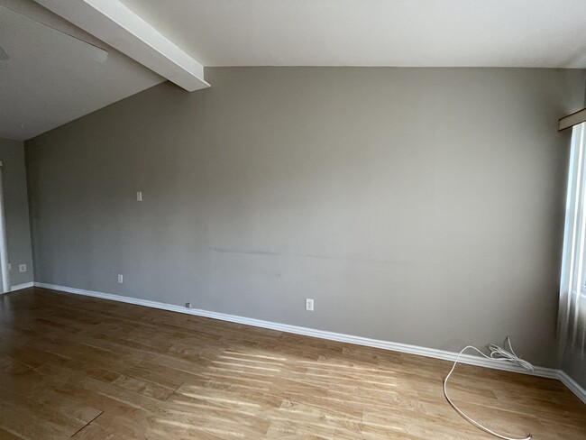 Building Photo - 627 Carnation Dr