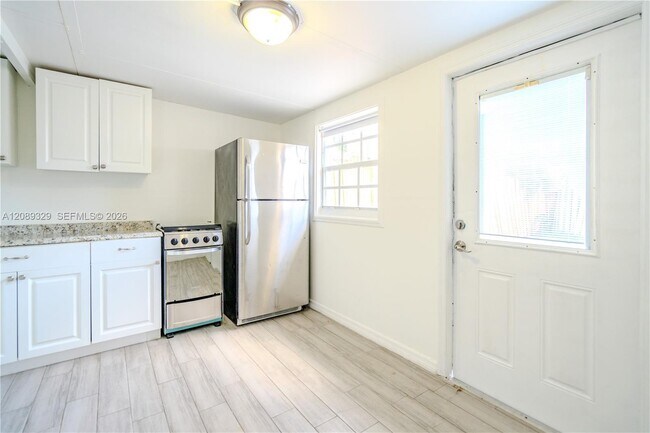 Foto del edificio - 27 SW 55th Avenue Rd