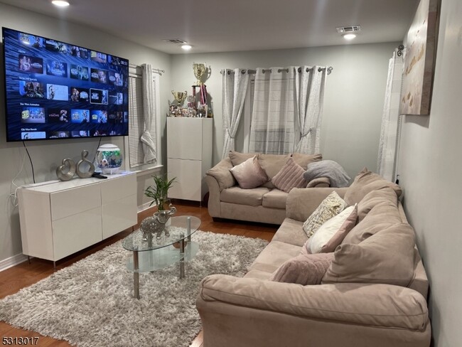 Foto del edificio - 159 Pleasant Valley Way