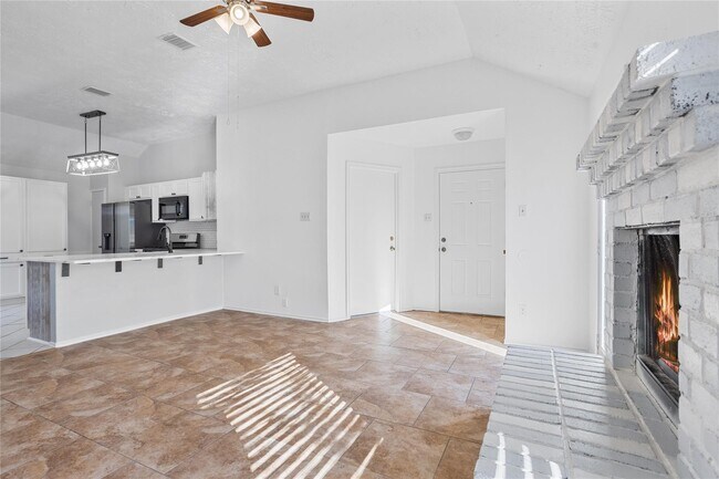 Foto del edificio - 1114 Lochmoor Ln