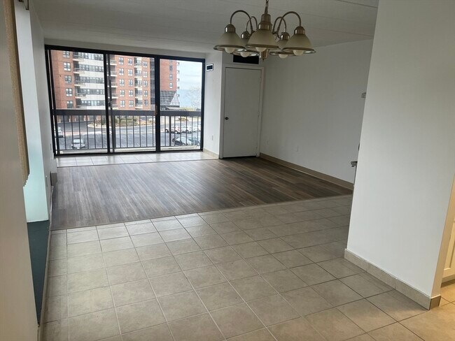 Building Photo - 1 Pond St