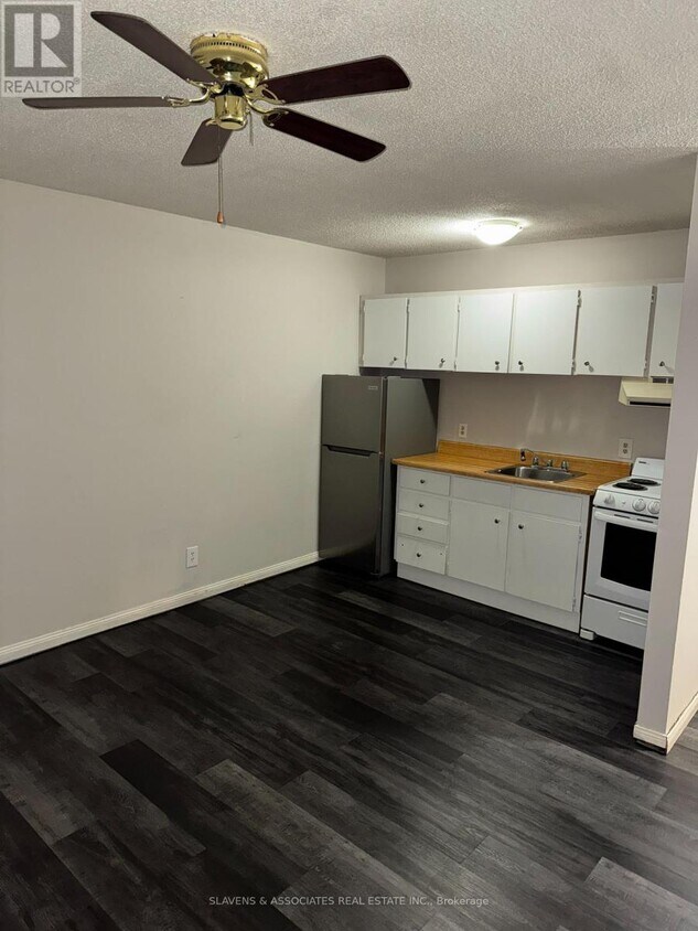 Photo principale - 45 King Ave E