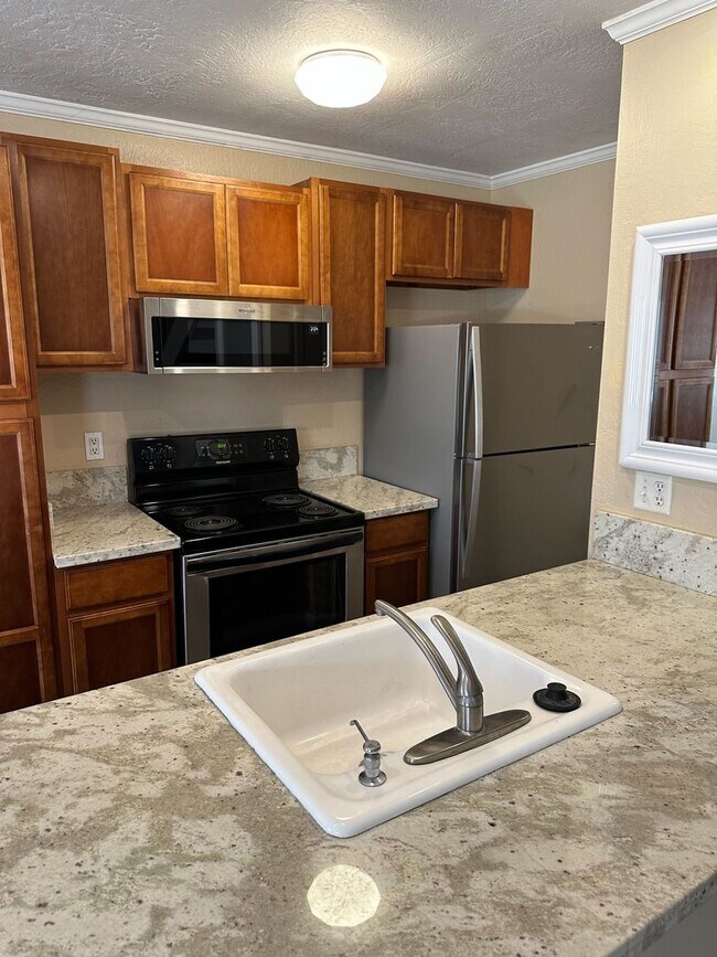 Foto del edificio - Comfortable 2-Bedroom Unit in North Sacram...