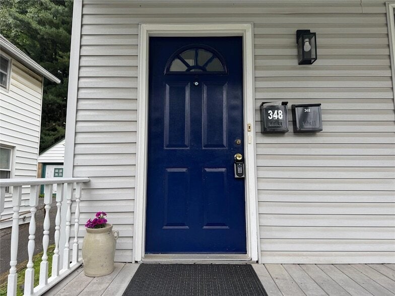 Primary Photo - 348 Warburton Ave