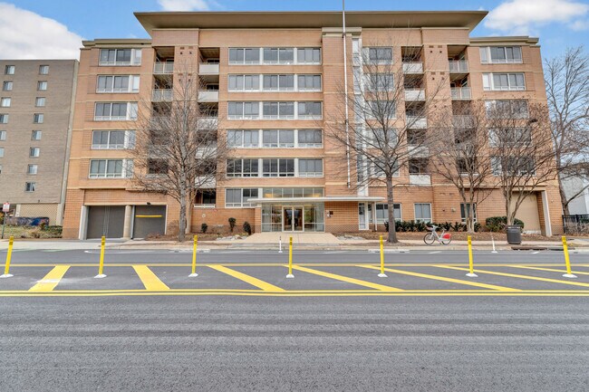Foto del edificio - 355 I St SW