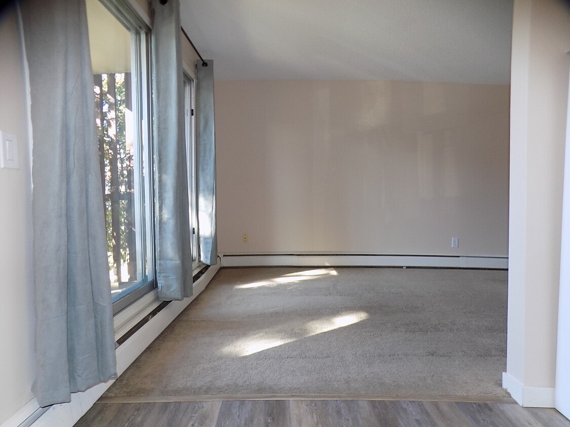 Primary Photo - 322-326 6 Ave NE