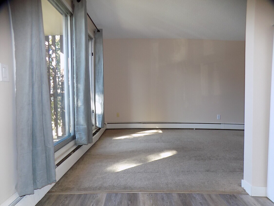 Photo principale - 322-326 6 Ave NE