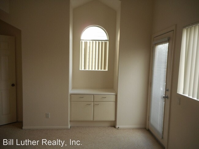 Building Photo - 3 br, 3 bath House - 2058 Reed Ave