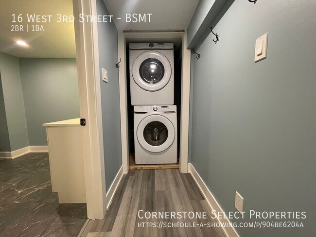 Photo du bâtiment - Spacious Lower Suite By Mohawk College