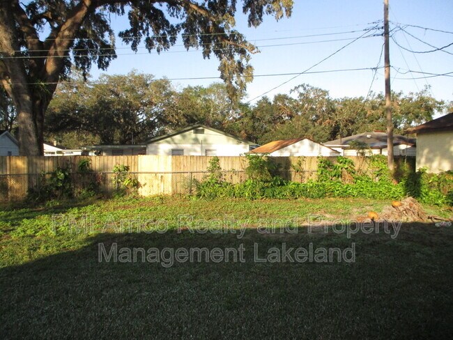 Foto del edificio - 1248 Woodland Ave