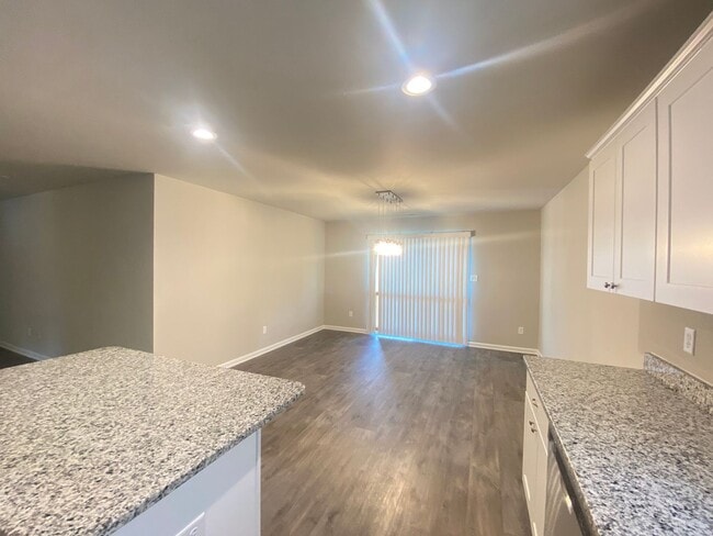 Foto del edificio - Coming Soon this Beautiful 3-bedroom rambl...