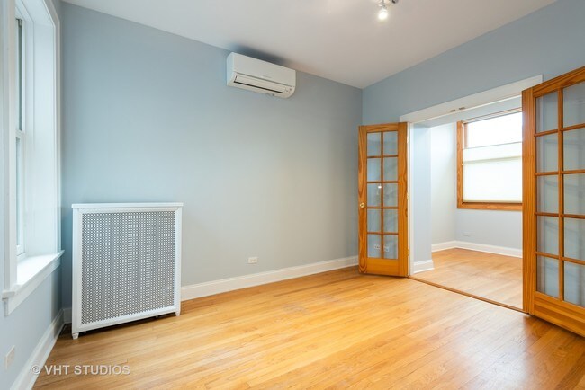 Foto del edificio - 1320 Central St