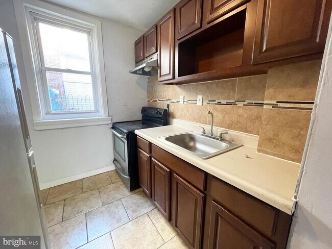 Building Photo - 3417 Hartville St