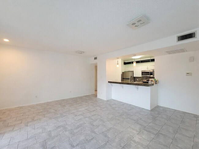 Foto del edificio - 7119 N Holiday Dr