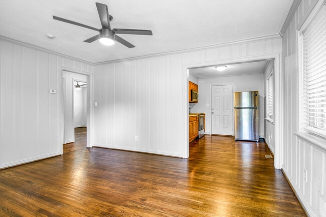 Sala de estar con ventilador de techo - 3447 Pierce St