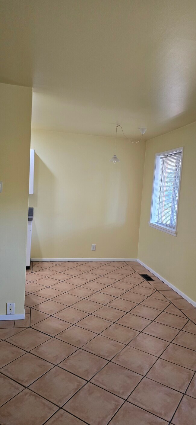 Comedor - 903 E Laird Ave