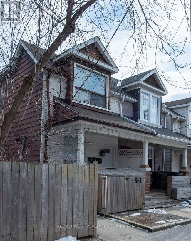 Photo du bâtiment - 531 Woodbine Ave