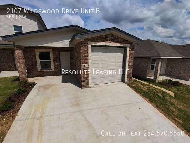Building Photo - 2107 Wildewood Dr