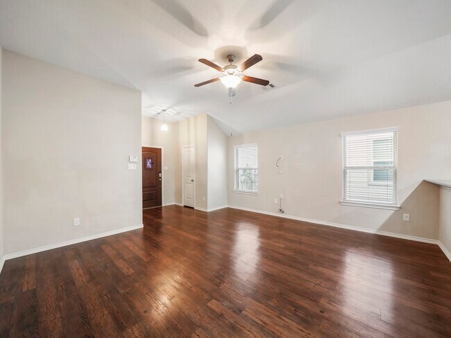 Foto del edificio - 1519 Spencer Glen Ln