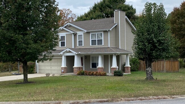 Front - 100 Bridle Ct