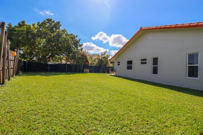 Building Photo - 10384 SW 9th Ter