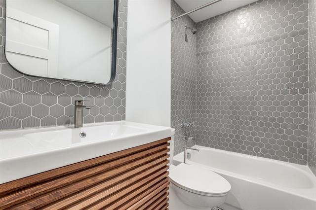 Building Photo - 1820 Mariposa Dr