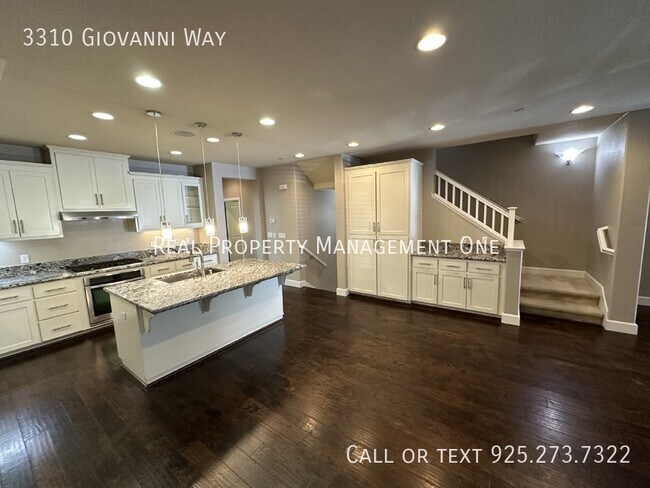 Building Photo - Spacious 5 Bedroom, 4 Bathroom Condo with ...