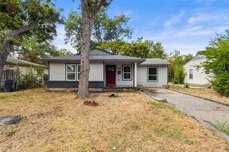Building Photo - 2342 Kingswood Dr