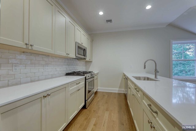 Building Photo - 15-27 N 15th Pl