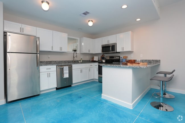 1BR, 1BA 868SF - Kitchen - The Waterfront
