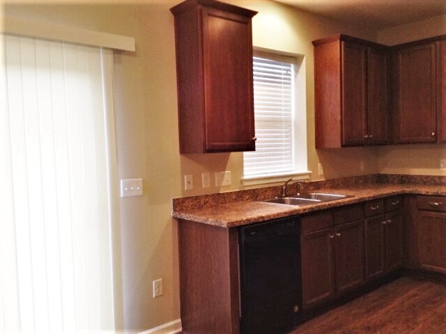 Foto del edificio - 904 Old Forester Lane