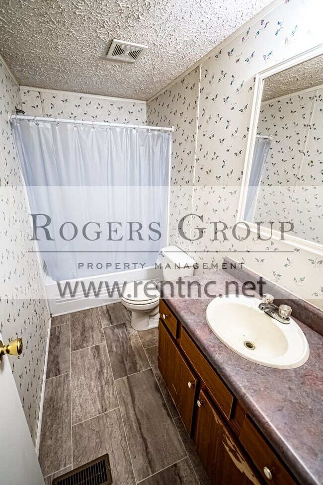 Building Photo - 117 Mallard Ln